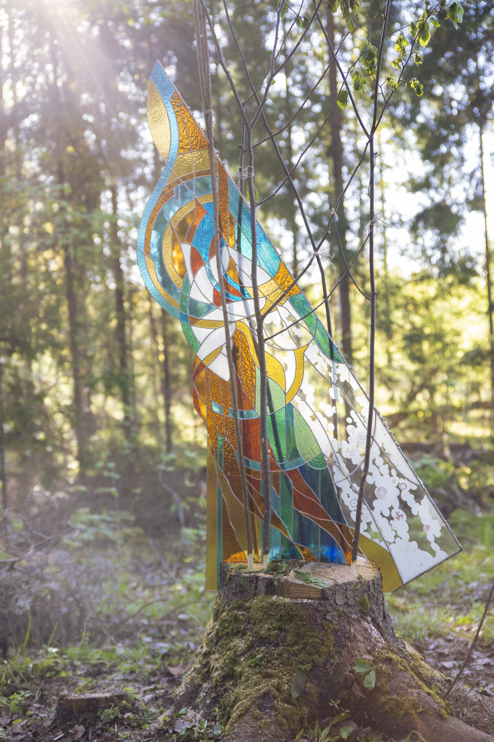 Kiirtekuduja / Ray Weaver Kiirtekuduja / Ray Weaver, 155 cm, Tiffany stained glass, 2025